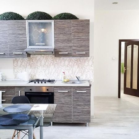 Simi Central Apartment Oradea Luaran gambar
