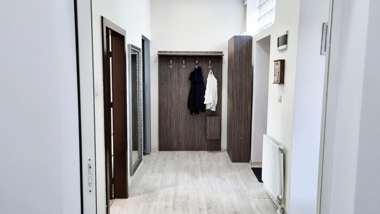 Simi Central Apartment Oradea Luaran gambar