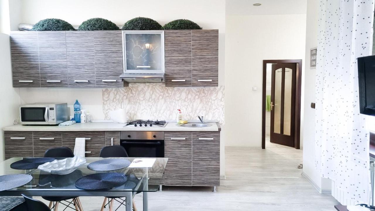 Simi Central Apartment Oradea Luaran gambar