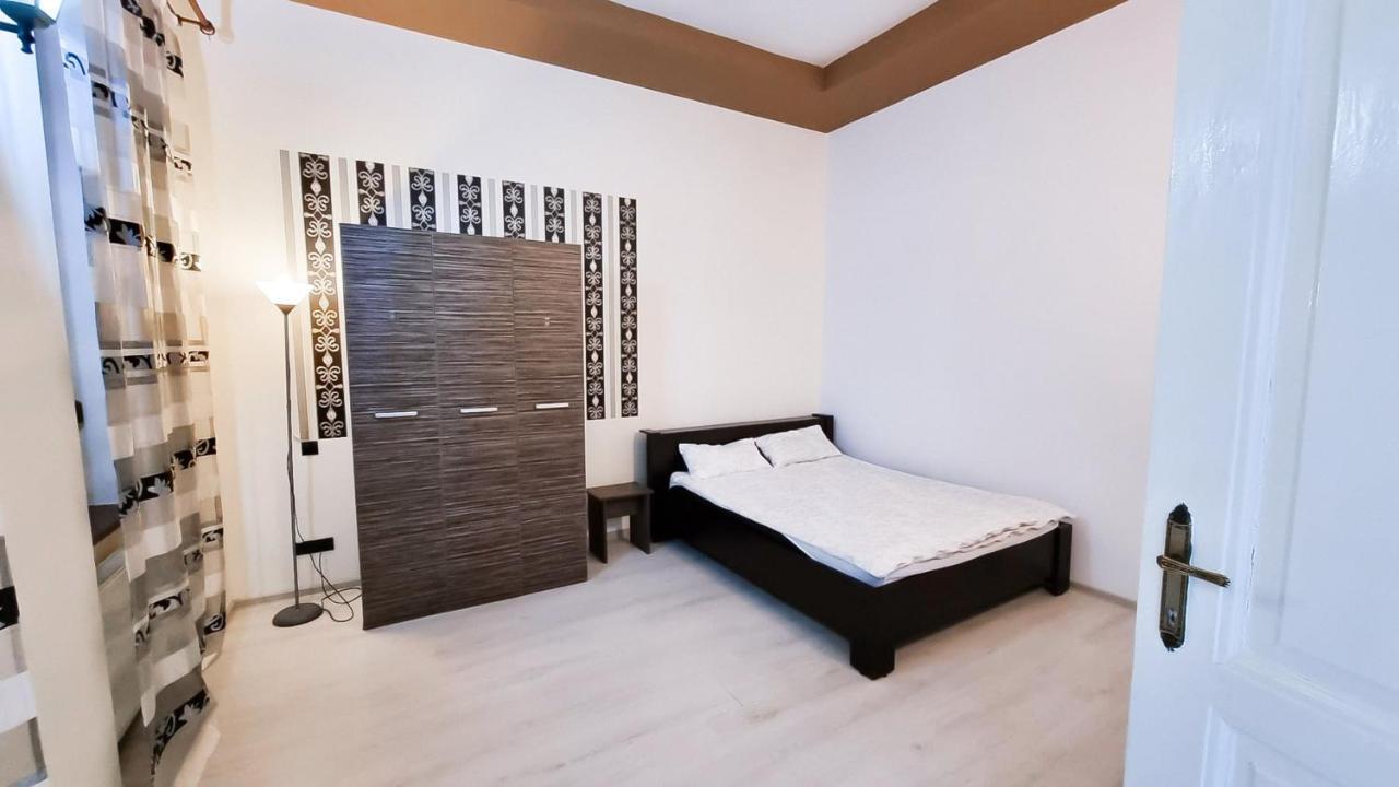 Simi Central Apartment Oradea Luaran gambar