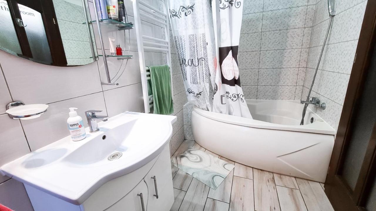 Simi Central Apartment Oradea Luaran gambar